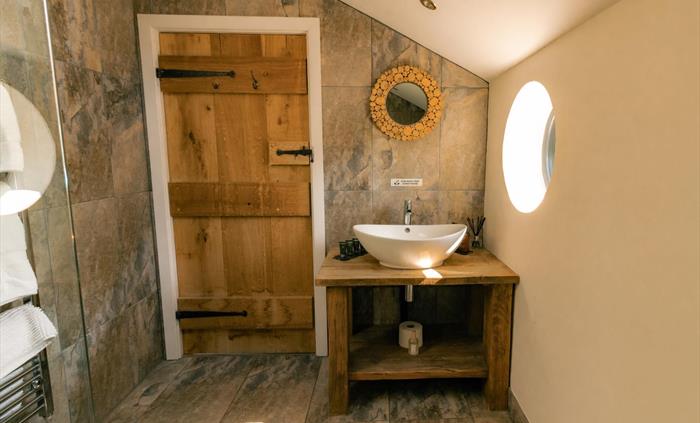 Oaklands Glamping & Treehouse